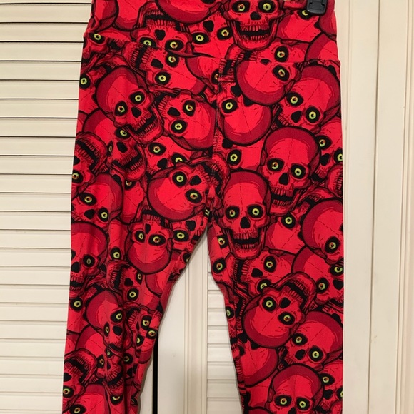 LuLaRoe Pants - NWOT LuLaroe skull leggings Halloween OS